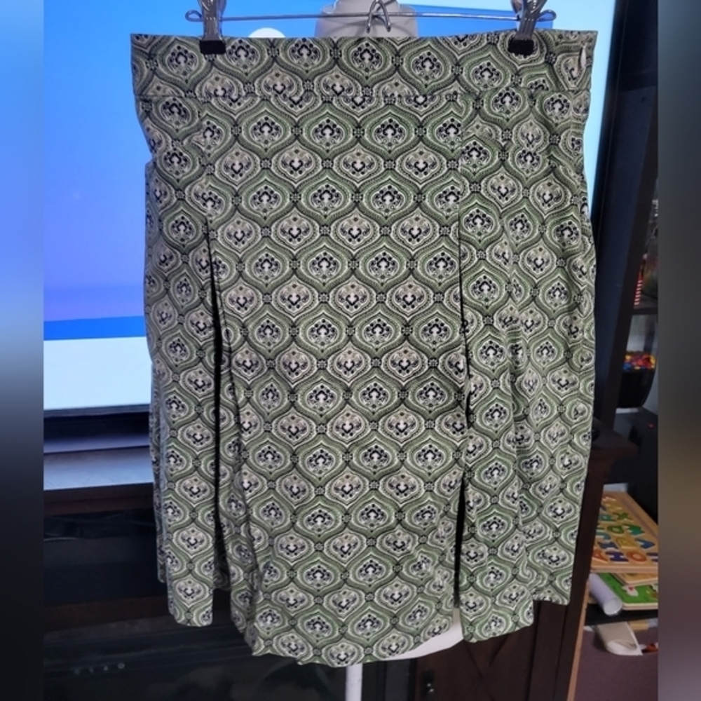 George Me by‎ Mark Eisen ladies size 6 pleated skirt